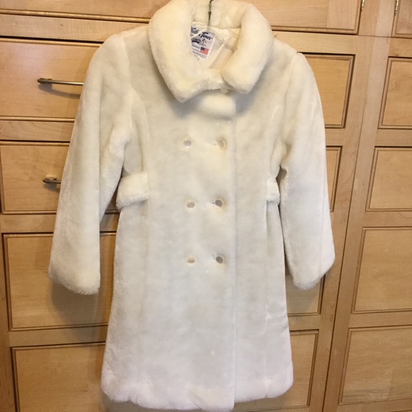 Weather Tamer Other - Girls 8 Weather Tamer Coat White acrylic Faux fur